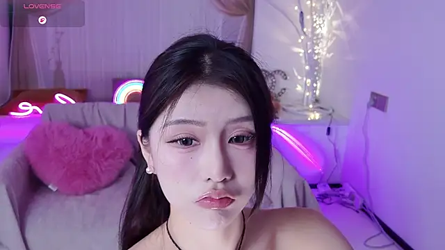 Momoever123456 online show from April 7, 2026, 2:19 pm