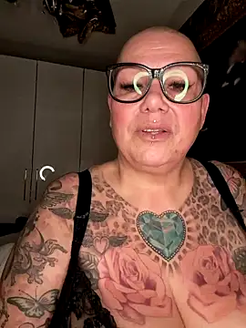 gepiercte nippel online show from December 9, 2024, 2:28 pm