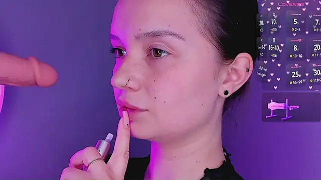 bitchpeace  online show from April 8, 2026, 11:17 pm