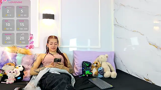 zorravioletta1 online show from May 22, 2026, 2:37 pm