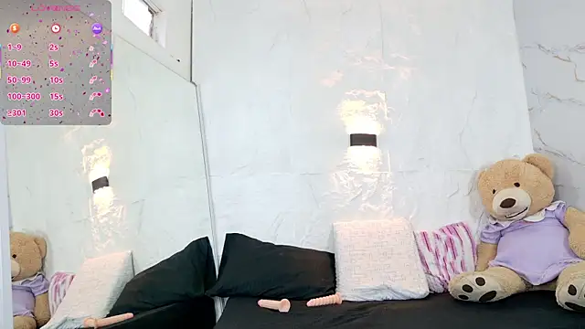 zorravioletta1 online show from December 17, 2025, 11:48 am