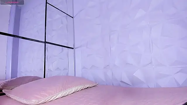 Snapshot of _LittleLia chatting on October 7, 2025, 3:35 pm LittleLia online show from October 7, 2025, 3:35 pm