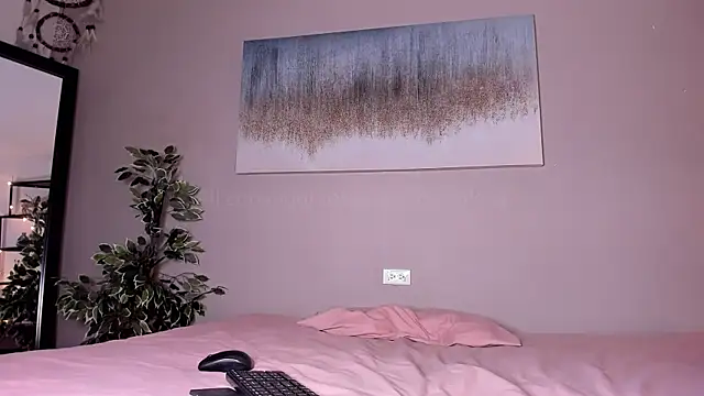 Snapshot of _LittleLia chatting on February 14, 2025, 4:41 pm LittleLia online show from February 14, 2025, 4:41 pm