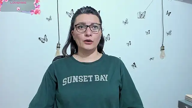 Amie Adams82  online show from December 5, 2025, 6:28 pm