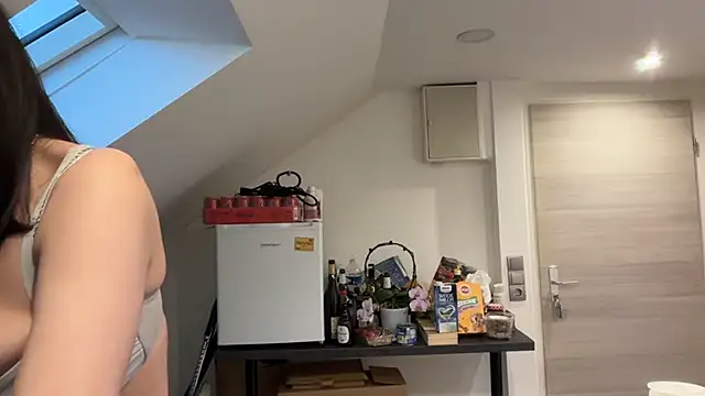 JeSuisUnTapin online show from November 25, 2025, 2:50 pm