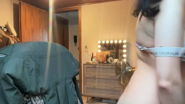 JeSuisUnTapin online show from November 26, 2025, 12:38 pm