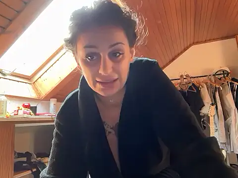 JeSuisUnTapin online show from October 13, 2025, 1:02 pm