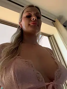 Snapshot of LoveShae_ chatting on May 13, 2026, 6:04 pm LoveShae online show from May 13, 2026, 6:04 pm