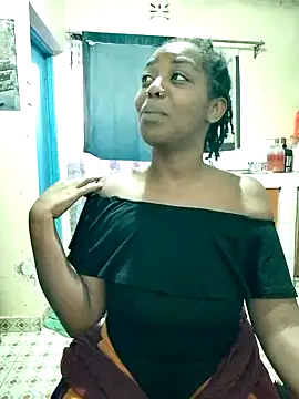 Snapshot of pretty-eyes23 chatting on September 28, 2025, 5:03 am pretty-eyes23 online show from September 28, 2025, 5:03 am