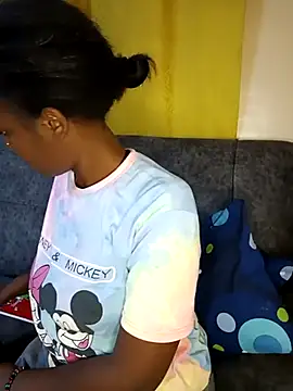 Snapshot of pretty-eyes23 chatting on February 17, 2025, 5:12 pm pretty-eyes23 online show from February 17, 2025, 5:12 pm