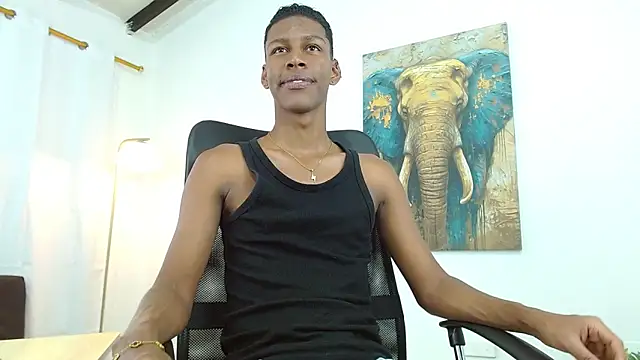 maiki18  online show from October 31, 2025, 9:00 pm