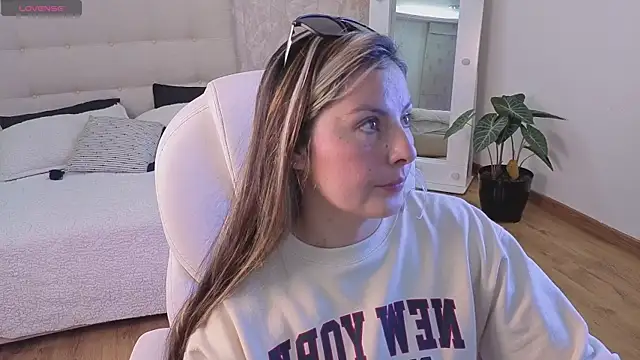 Snapshot of brandy_sweet_ chatting on September 27, 2025, 3:40 pm brandy sweet  online show from September 27, 2025, 3:40 pm