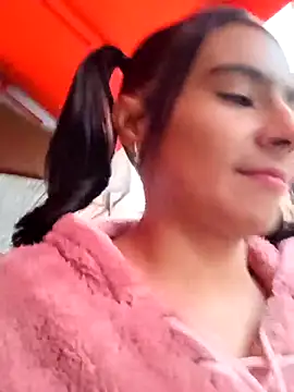 Leslly  online show from September 26, 2025, 11:06 am