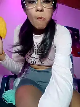 Leslly  online show from November 20, 2025, 12:06 pm