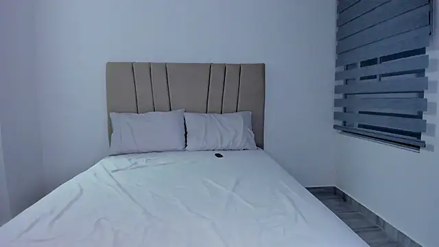 Natasha-28 online show from November 23, 2025, 2:32 am