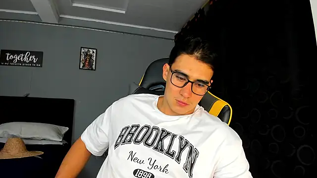 owengray2n online show from October 8, 2025, 2:24 am