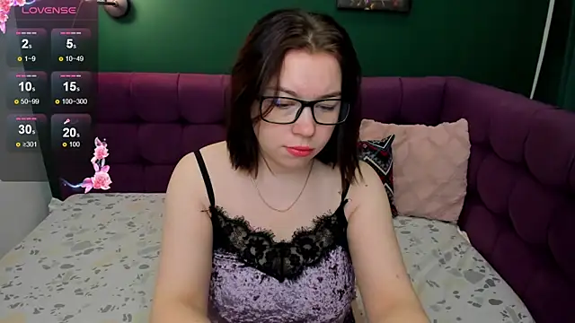 Emily Amorre online show from October 16, 2025, 1:36 am