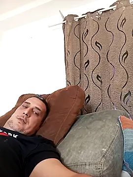 PAREJAMISTERIOSA69 online show from February 22, 2025, 4:30 pm