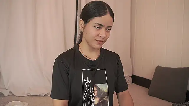 Snapshot of Feetgirl01 chatting on October 17, 2025, 10:07 am Feetgirl01 online show from October 17, 2025, 10:07 am