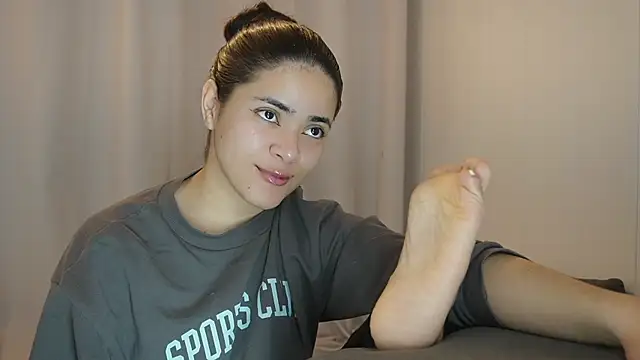 Snapshot of Feetgirl01 chatting on March 13, 2025, 5:39 pm Feetgirl01 online show from March 13, 2025, 5:39 pm
