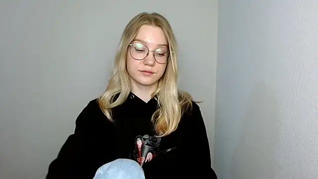 Snapshot of cindi_hot chatting on March 20, 2025, 11:27 am cindi hot online show from March 20, 2025, 11:27 am