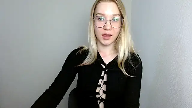 Snapshot of cindi_hot chatting on March 14, 2025, 11:12 am cindi hot online show from March 14, 2025, 11:12 am