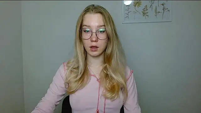 Snapshot of cindi_hot chatting on September 28, 2025, 8:43 am cindi hot online show from September 28, 2025, 8:43 am