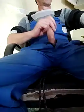 Snapshot of armando1983_hot chatting on September 17, 2025, 11:34 am armando1983 hot online show from September 17, 2025, 11:34 am