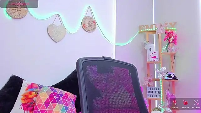 EmillySanders online show from November 15, 2025, 8:02 pm