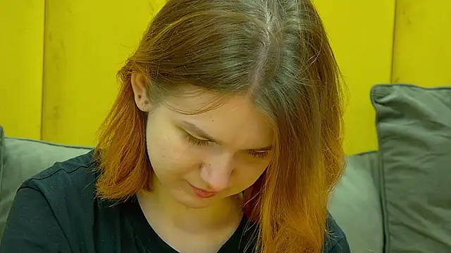 Snapshot of LessySmith chatting on November 14, 2025, 4:21 pm LessySmith online show from November 14, 2025, 4:21 pm