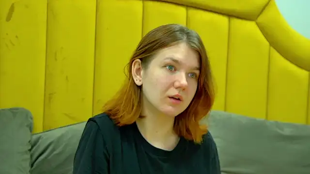 Snapshot of LessySmith chatting on November 7, 2025, 4:11 pm LessySmith online show from November 7, 2025, 4:11 pm