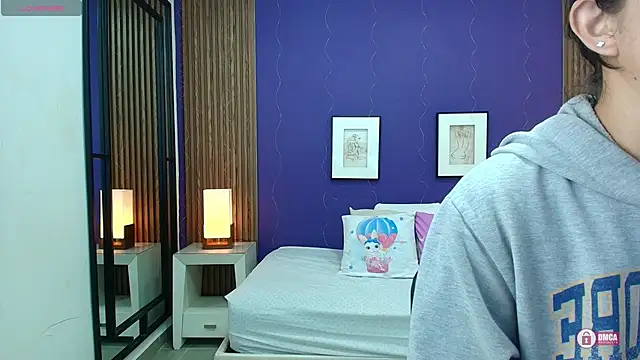 Snapshot of alina_martinelli chatting on September 25, 2025, 12:00 pm alina martinelli online show from September 25, 2025, 12:00 pm