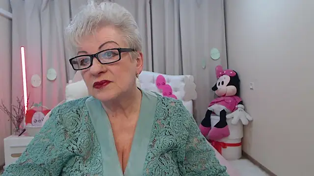 KayleSmoll online show from April 10, 2026, 6:48 pm