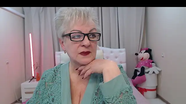 KayleSmoll online show from April 17, 2026, 6:55 pm