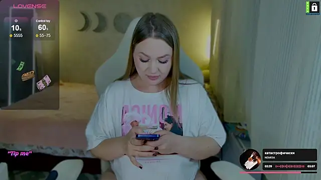 Snapshot of -LinaLove- chatting on October 1, 2025, 7:18 pm -LinaLove- online show from October 1, 2025, 7:18 pm