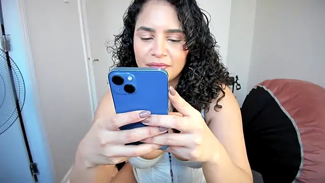 Snapshot of cinnamon_rosa chatting on February 27, 2025, 10:31 pm cinnamon rosa online show from February 27, 2025, 10:31 pm