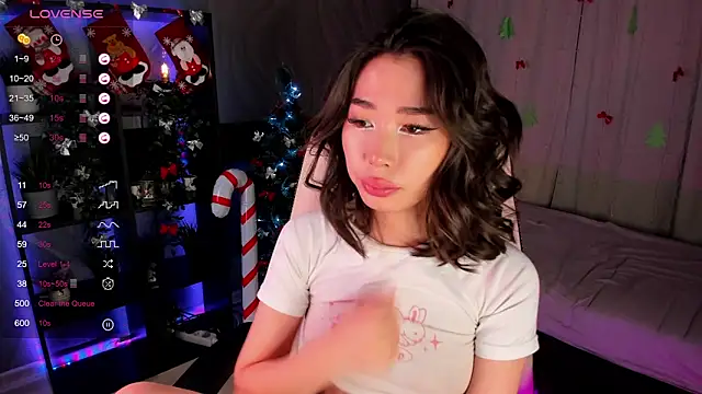 Snapshot of sensualily chatting on December 17, 2025, 4:12 pm sensualily online show from December 17, 2025, 4:12 pm