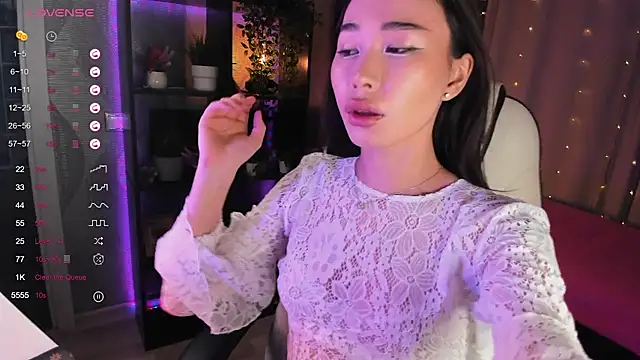 Snapshot of sensualily chatting on September 14, 2025, 4:29 pm sensualily online show from September 14, 2025, 4:29 pm