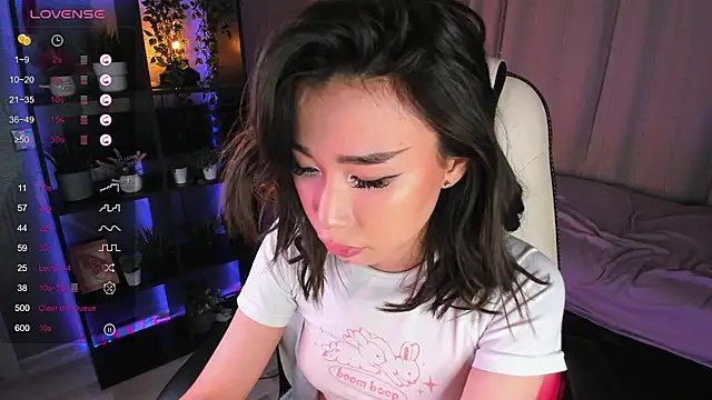 Snapshot of sensualily chatting on December 13, 2025, 8:04 pm sensualily online show from December 13, 2025, 8:04 pm