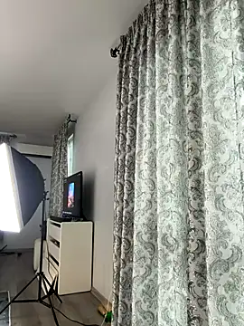 Snapshot of -RIVIERA- chatting on November 18, 2025, 9:12 am -RIVIERA- online show from November 18, 2025, 9:12 am