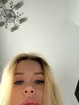 Snapshot of -RIVIERA- chatting on December 4, 2025, 7:40 am -RIVIERA- online show from December 4, 2025, 7:40 am