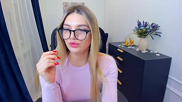 SelenaeMoore online show from February 17, 2026, 3:37 am