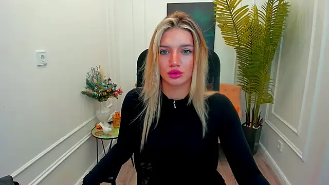 SelenaeMoore online show from November 22, 2025, 4:11 am