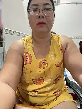 Snapshot of NDith chatting on November 19, 2025, 1:44 pm NDith online show from November 19, 2025, 1:44 pm