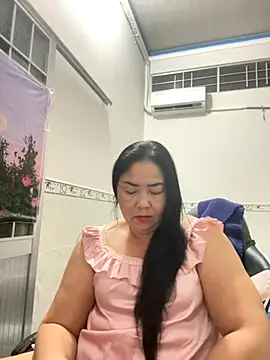 Snapshot of NDith chatting on November 10, 2025, 1:27 pm NDith online show from November 10, 2025, 1:27 pm