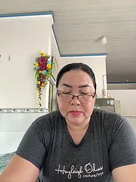 Snapshot of NDith chatting on November 11, 2025, 1:55 am NDith online show from November 11, 2025, 1:55 am