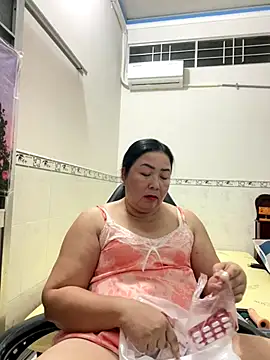 Snapshot of NDith chatting on November 23, 2025, 10:36 am NDith online show from November 23, 2025, 10:36 am