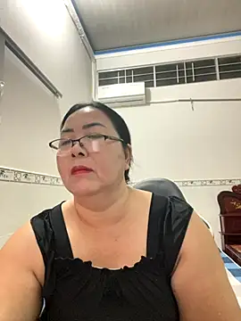 Snapshot of NDith chatting on November 3, 2025, 12:53 pm NDith online show from November 3, 2025, 12:53 pm