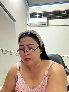 Snapshot of NDith chatting on November 21, 2025, 4:28 pm NDith online show from November 21, 2025, 4:28 pm