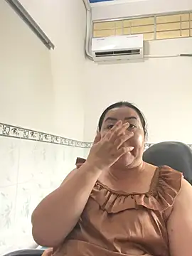 Snapshot of NDith chatting on December 2, 2025, 4:58 am NDith online show from December 2, 2025, 4:58 am